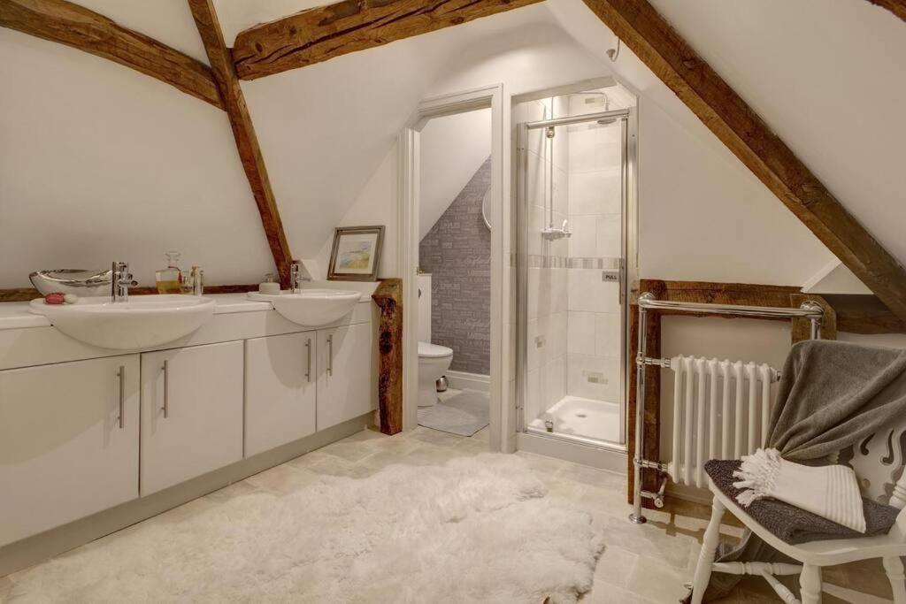 Historic Cotswold Chic Style For Uk Staycation 버튼온더워터 외부 사진