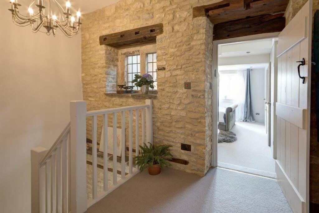 Historic Cotswold Chic Style For Uk Staycation 버튼온더워터 외부 사진