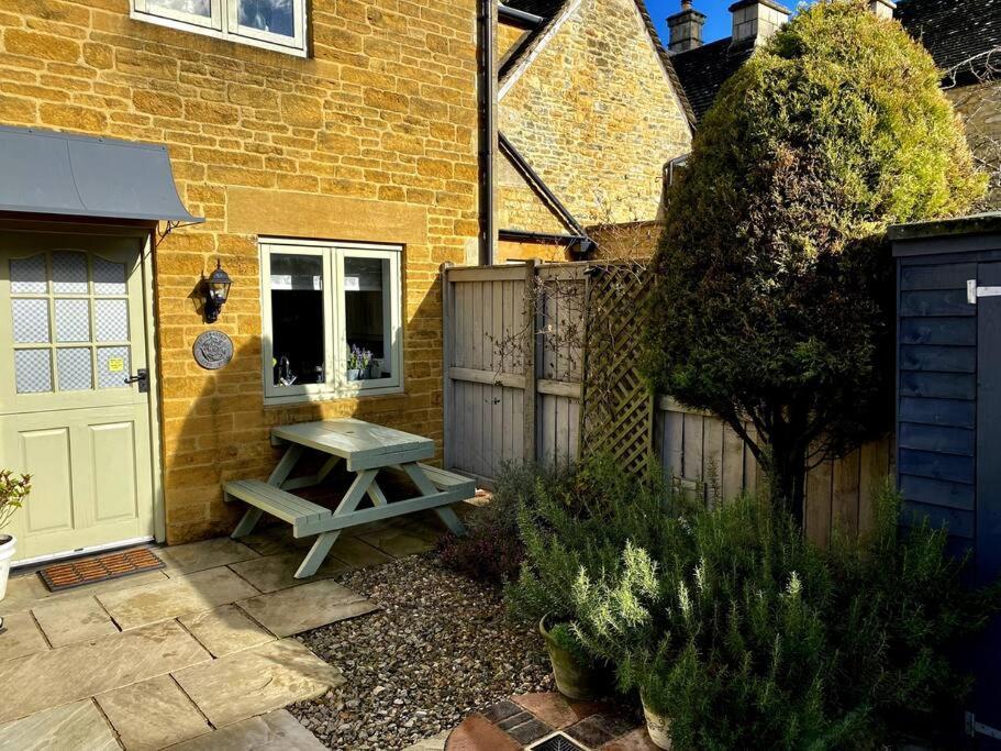 Historic Cotswold Chic Style For Uk Staycation 버튼온더워터 외부 사진