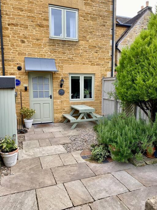 Historic Cotswold Chic Style For Uk Staycation 버튼온더워터 외부 사진