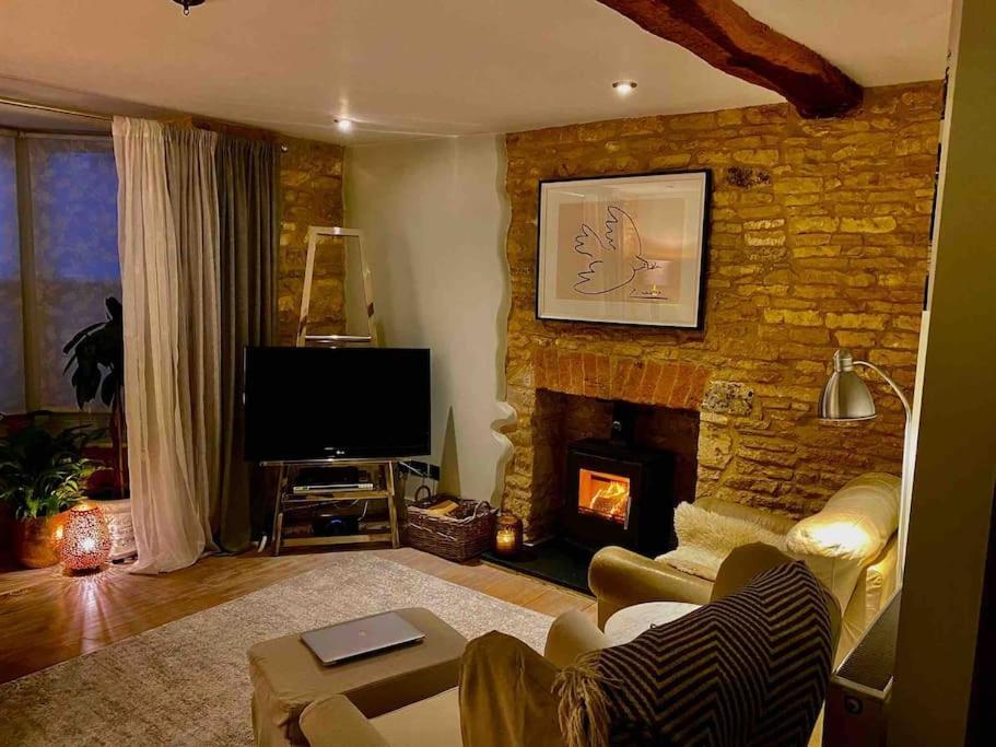 Historic Cotswold Chic Style For Uk Staycation 버튼온더워터 외부 사진