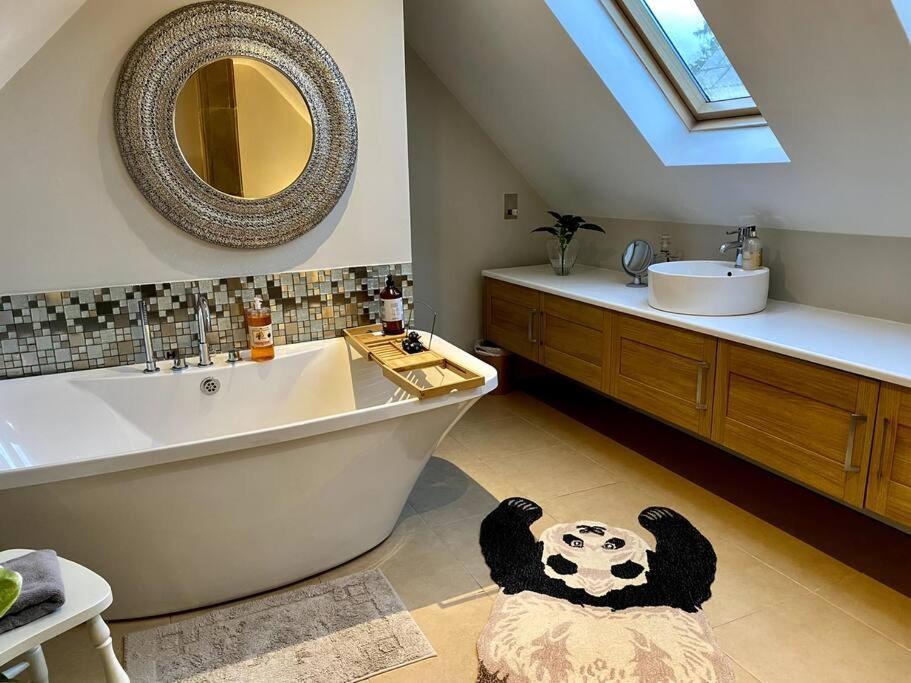 Historic Cotswold Chic Style For Uk Staycation 버튼온더워터 외부 사진